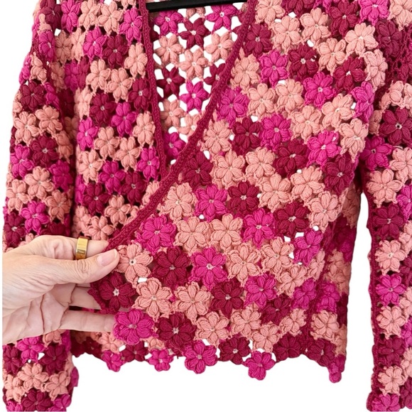 Alice + Olivia Anderson Cropped Floral Crochet Cardigan Sweater Size Medium - Picture 7 of 12
